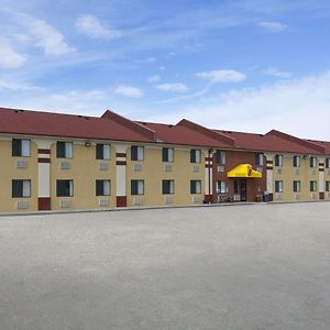 Super 8 By Wyndham Park City/North Wichita Area